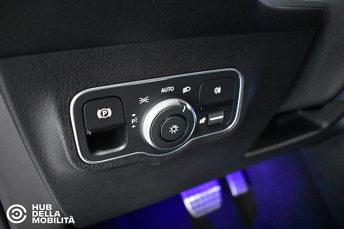 MERCEDES-BENZ GLB 200 d Automatic Premium